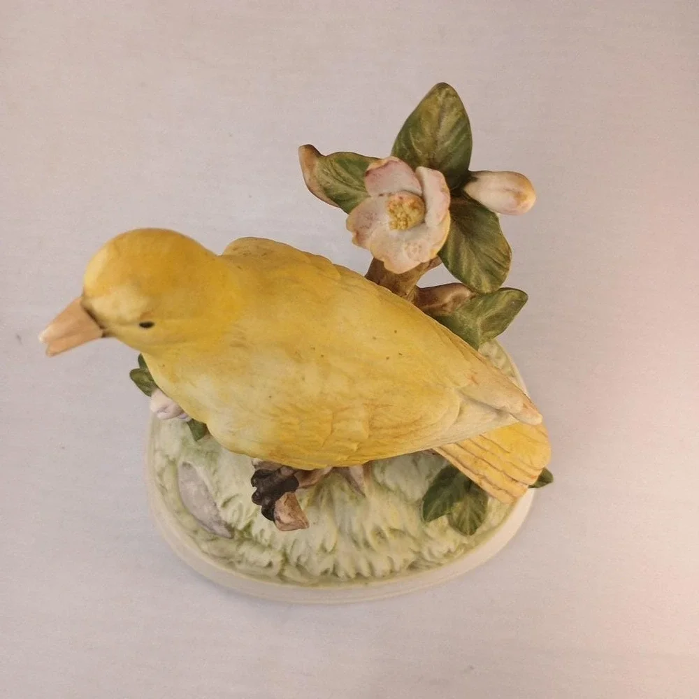 Vintage Gorham Ceramic Yellow Bird Canary Figurine Music Box Made in Japan 1940
